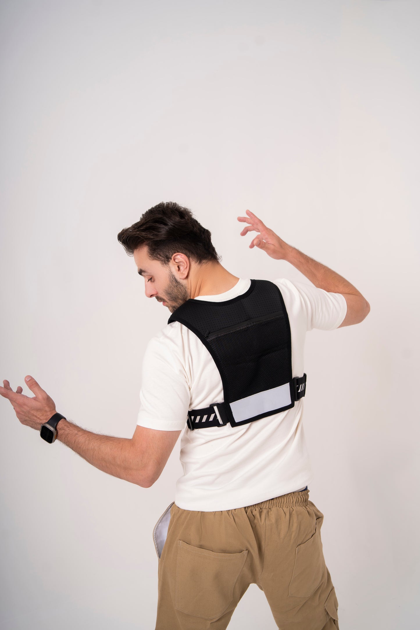 Running Vest with Water Bottle and Towel - Adjustable Unisex Reflective Vest with Phone Holder and Storage